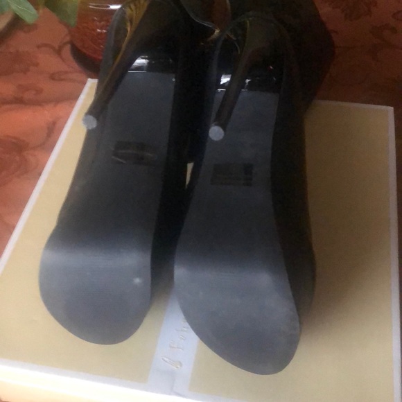 Boots - Picture 4 of 5